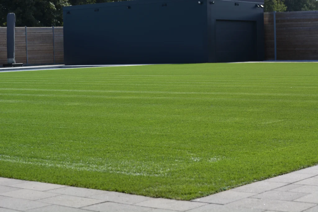 Mos in kunstgras: Hoe mos verwijderen uit kunstgras