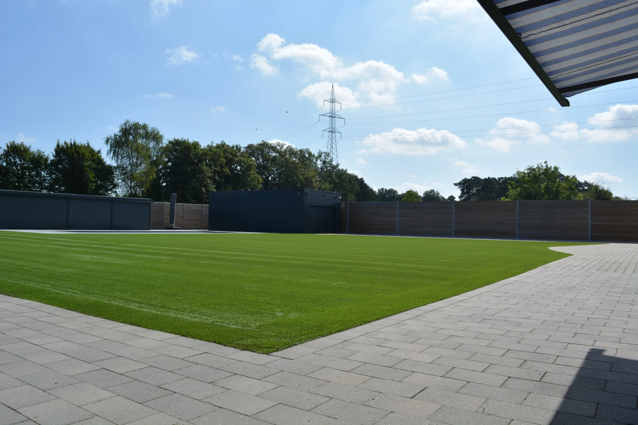 Kunstgras laten onderhouden en reinigen door Kunstgrasonderhoud.com